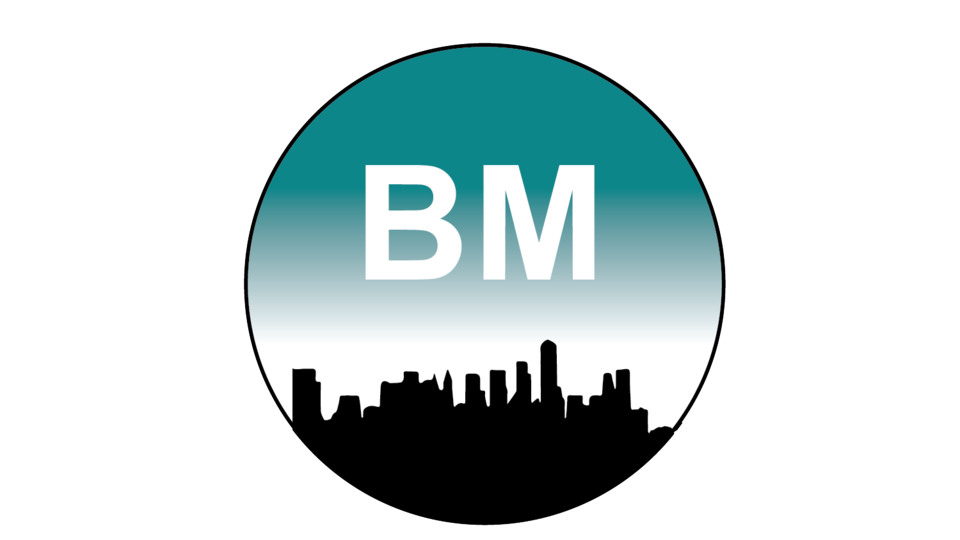 En rund ring med en svart silhuett av en stad, med bokstäverna "BM" ovanför